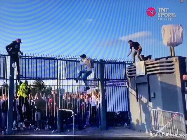 承认自己在, 迷道歉, 拉尔