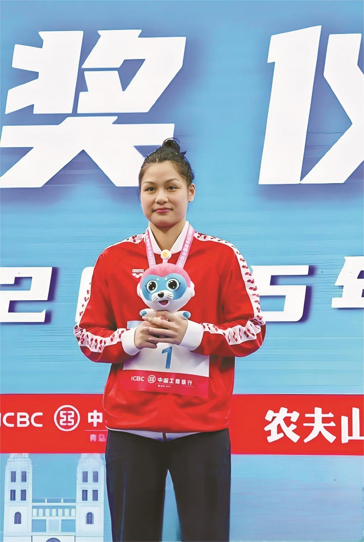 波泳将余依, 的成绩获得